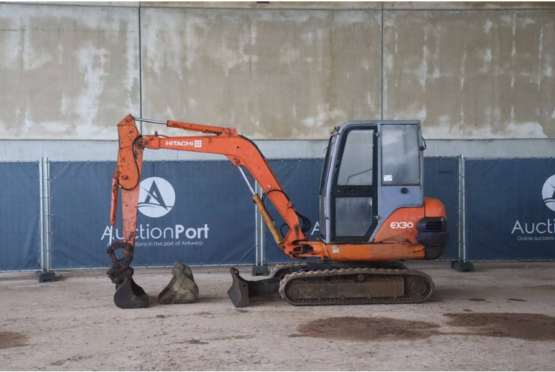 Hitachi EX30-2 - Excavadora de cadenas: foto 1 Hitachi EX30-2 - Excavadora de cadenas: foto 1