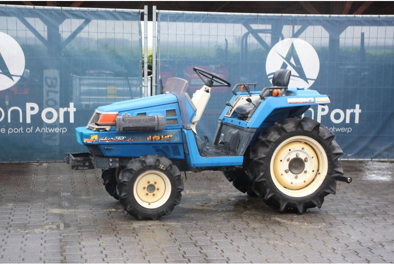 Iseki TU160F - Tractor: foto 1 Iseki TU160F - Tractor: foto 1