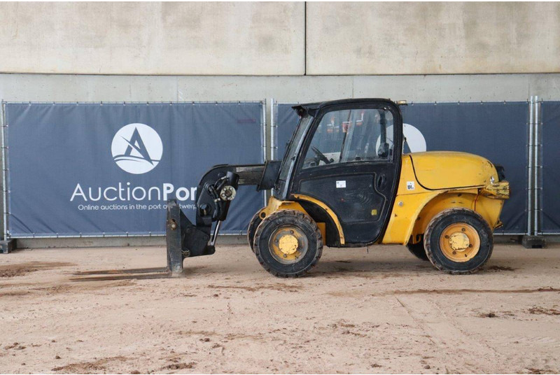 JCB 520-40 - Manipulador telescópico: foto 1 JCB 520-40 - Manipulador telescópico: foto 1