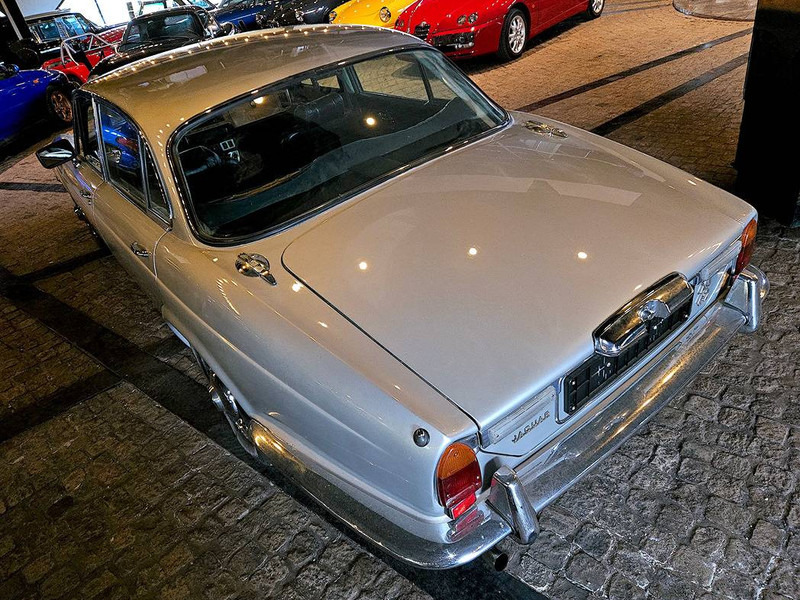 Jaguar XJ (series II) 4.2 Automatic - Sedan: foto 3 Jaguar XJ (series II) 4.2 Automatic - Sedan: foto 3