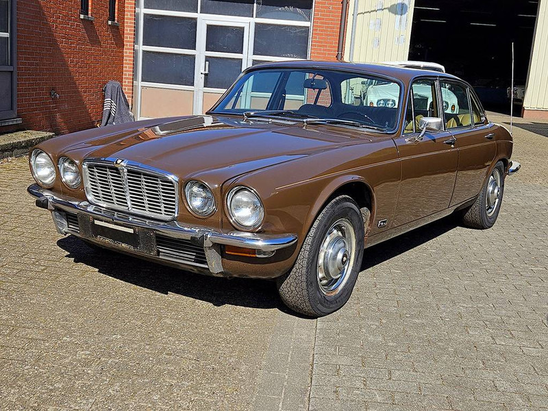 Jaguar 'XJ (series II) 4.2 Automatic - Sedan: foto 1 Jaguar 'XJ (series II) 4.2 Automatic - Sedan: foto 1