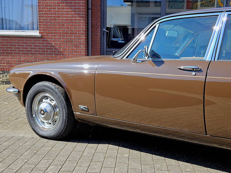 Jaguar 'XJ (series II) 4.2 Automatic - Sedan: foto 5 Jaguar 'XJ (series II) 4.2 Automatic - Sedan: foto 5