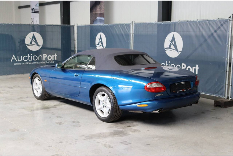 Jaguar XK8 4.0i V8 32v Cabrio - Sedan: foto 4 Jaguar XK8 4.0i V8 32v Cabrio - Sedan: foto 4