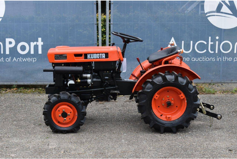 Kubota B5000 - Tractor: foto 2 Kubota B5000 - Tractor: foto 2