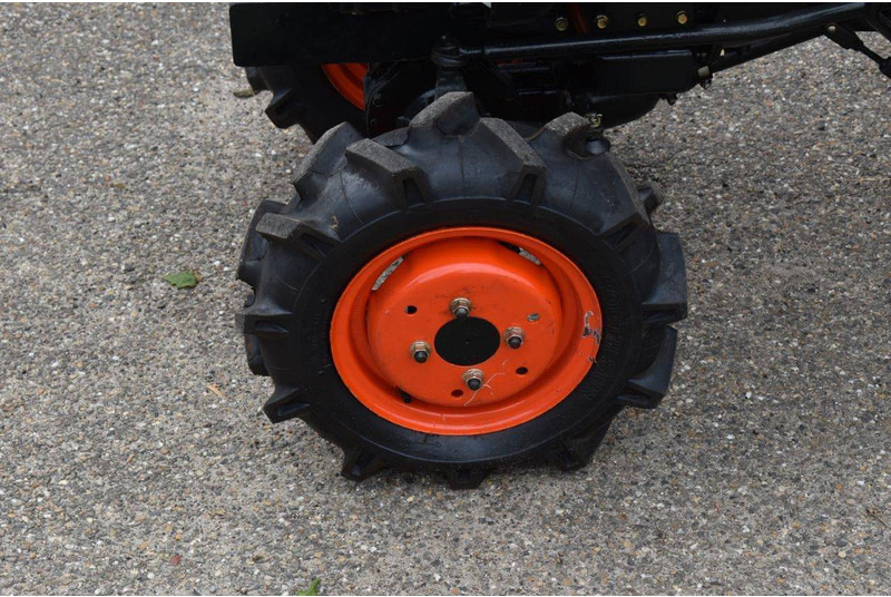 Tractor Kubota B5000: foto 15 Tractor Kubota B5000: foto 15