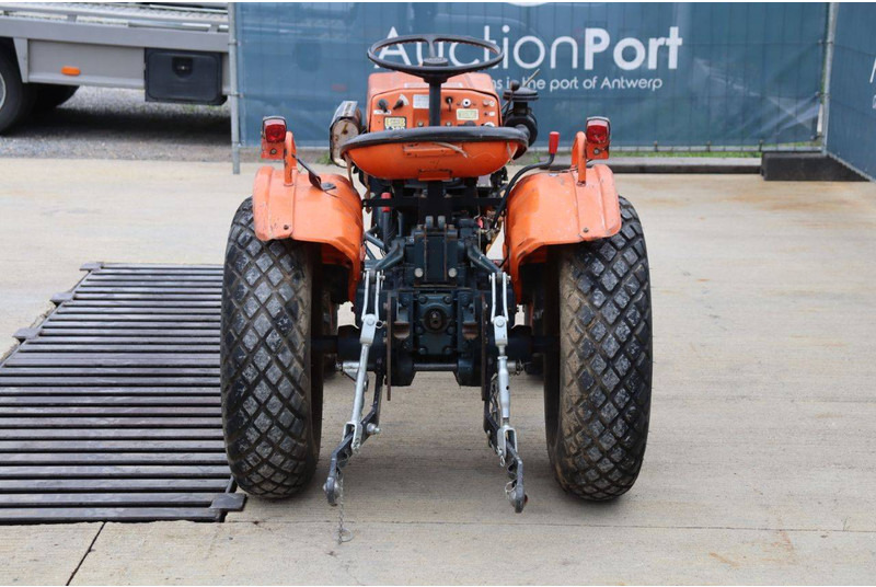 Kubota B7000 - Tractor: foto 5 Kubota B7000 - Tractor: foto 5