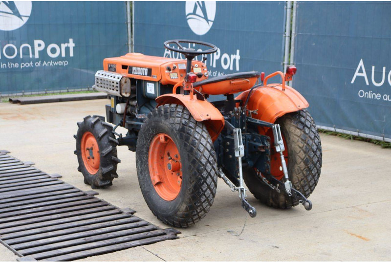 Kubota B7000 - Tractor: foto 4 Kubota B7000 - Tractor: foto 4