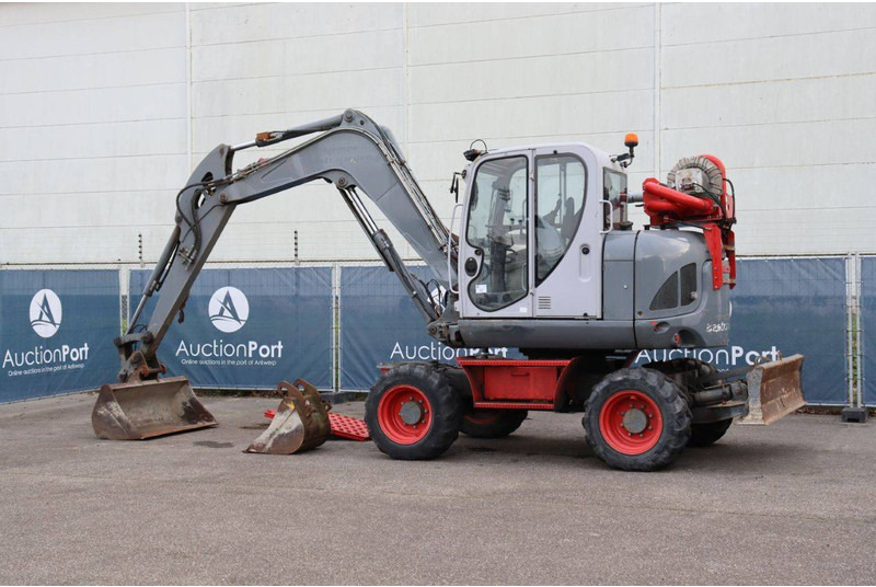 Neuson 9503 WD - Excavadora de ruedas: foto 4 Neuson 9503 WD - Excavadora de ruedas: foto 4