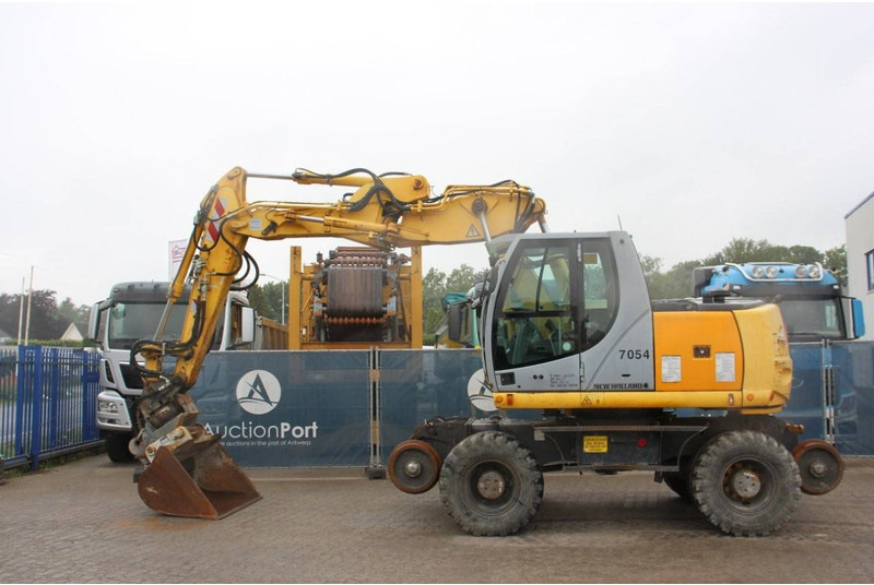 New Holland MH5 Plus - Excavadora de ruedas: foto 2 New Holland MH5 Plus - Excavadora de ruedas: foto 2