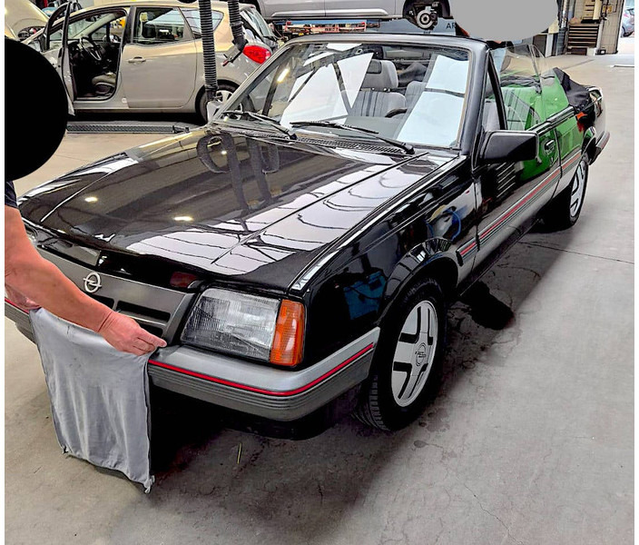 Opel Ascona (C) Cabriolet 1.8i - Sedan: foto 1 Opel Ascona (C) Cabriolet 1.8i - Sedan: foto 1