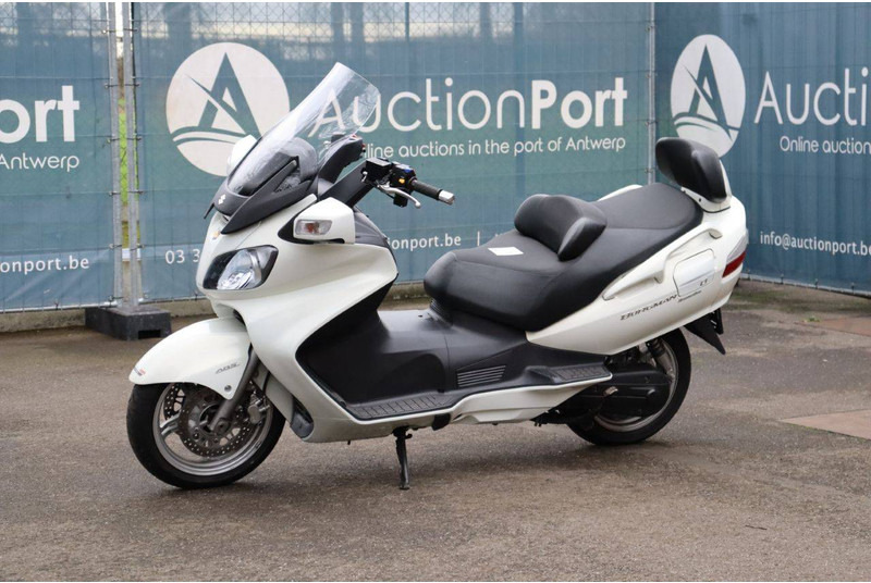 Motocicleta Suzuki Burgman 650 Executive: foto 9 Motocicleta Suzuki Burgman 650 Executive: foto 9