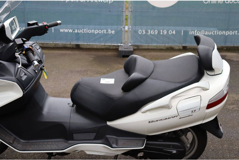 Motocicleta Suzuki Burgman 650 Executive: foto 17 Motocicleta Suzuki Burgman 650 Executive: foto 17