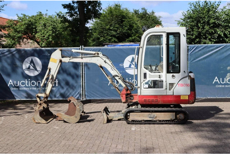 Takeuchi TB016 - Miniexcavadora: foto 2 Takeuchi TB016 - Miniexcavadora: foto 2
