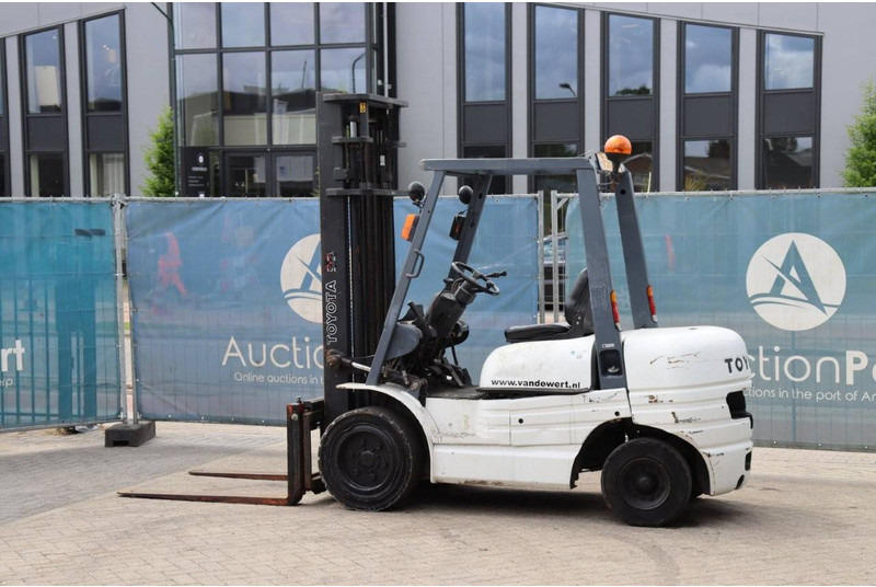 Toyota 62-6FDF30 - Carretilla elevadora diésel: foto 3 Toyota 62-6FDF30 - Carretilla elevadora diésel: foto 3