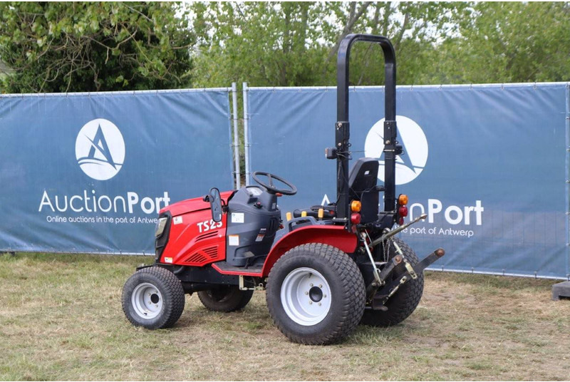 Tym TS23 - Tractor: foto 3 Tym TS23 - Tractor: foto 3