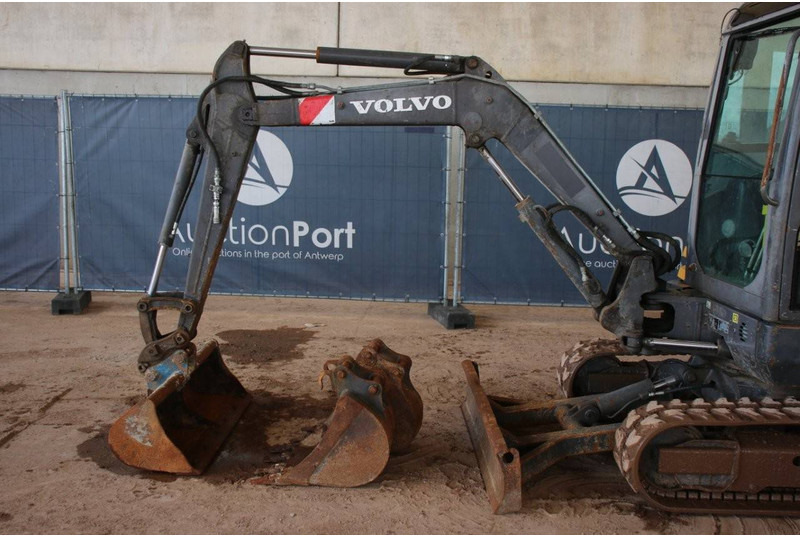 Excavadora de cadenas Volvo EC27C: foto 9