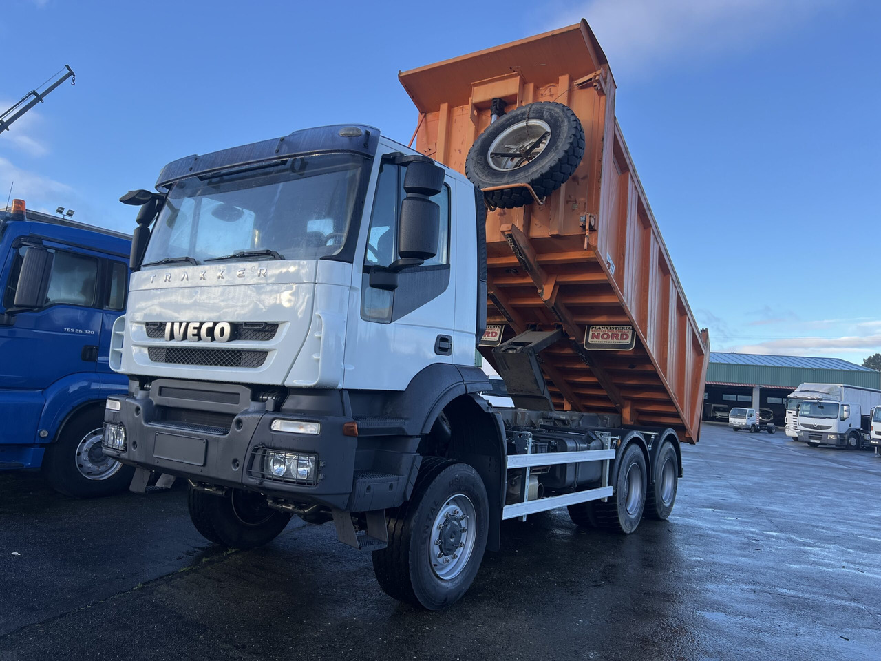CAMION VOLQUETE IVECO TRAKKER 450 6X6 - Camión volquete: foto 1 CAMION VOLQUETE IVECO TRAKKER 450 6X6 - Camión volquete: foto 1