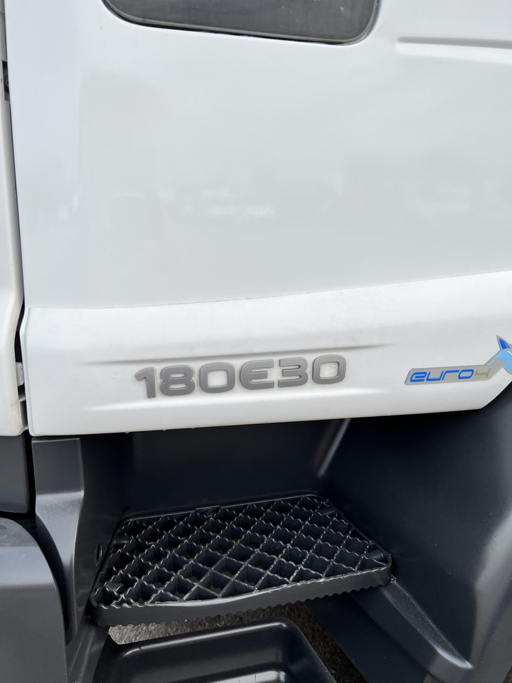 IVECO 300 EN CHASIS - Camión chasis: foto 4 IVECO 300 EN CHASIS - Camión chasis: foto 4