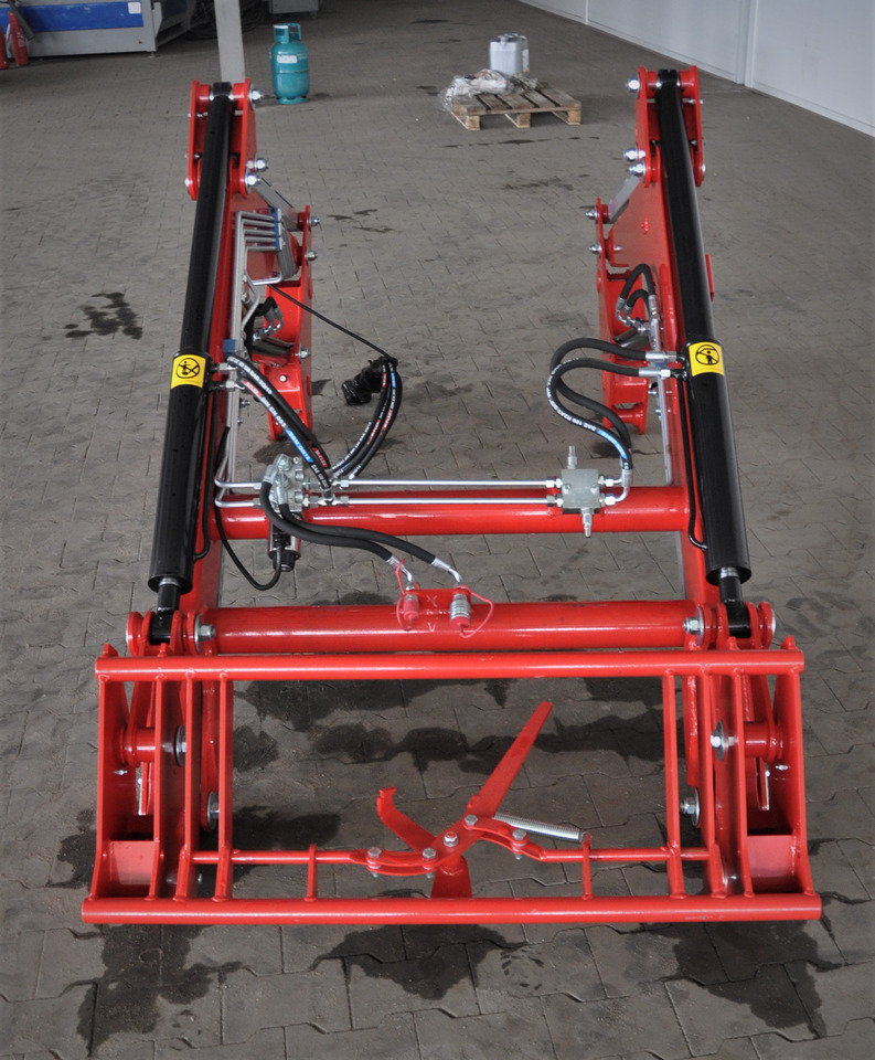 Metal - Technik Ładowacz czoŁowy / Frontlader / Front loader / Фронтальный погрузчик - Cargador frontal para tractor: foto 4 Metal - Technik Ładowacz czoŁowy / Frontlader / Front loader / Фронтальный погрузчик - Cargador frontal para tractor: foto 4