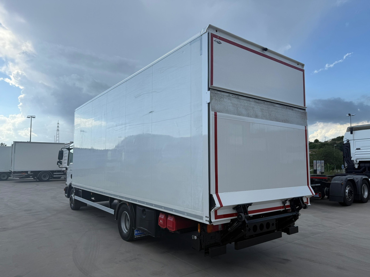 MAN 12.220 BL TGL E6 (Van) - Camión caja cerrada: foto 4 MAN 12.220 BL TGL E6 (Van) - Camión caja cerrada: foto 4