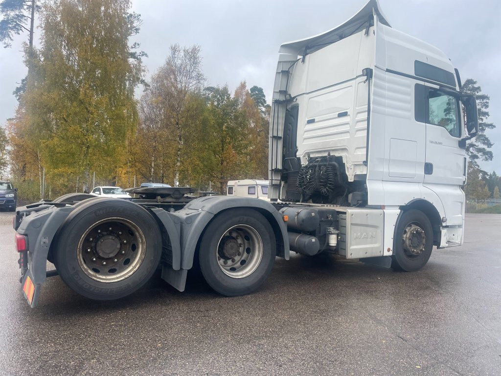 MAN TGX 28.500 6X2-2BLS - Cabeza tractora: foto 3 MAN TGX 28.500 6X2-2BLS - Cabeza tractora: foto 3