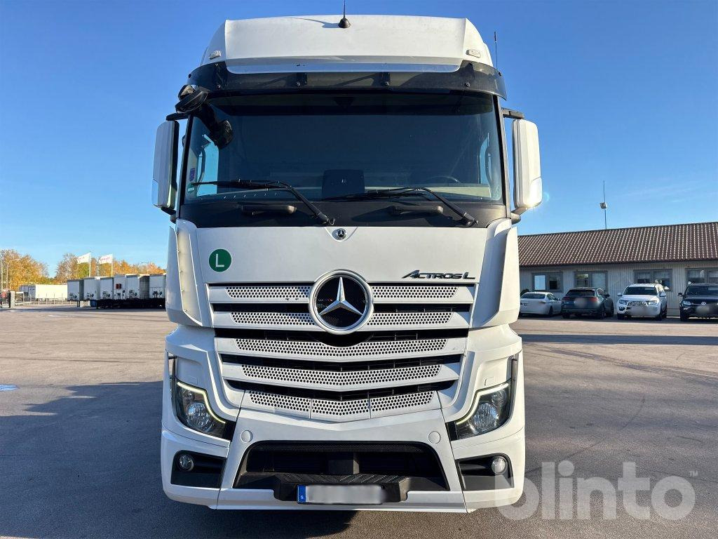 MERCEDES-BENZ L 1845 - Cabeza tractora: foto 2 MERCEDES-BENZ L 1845 - Cabeza tractora: foto 2