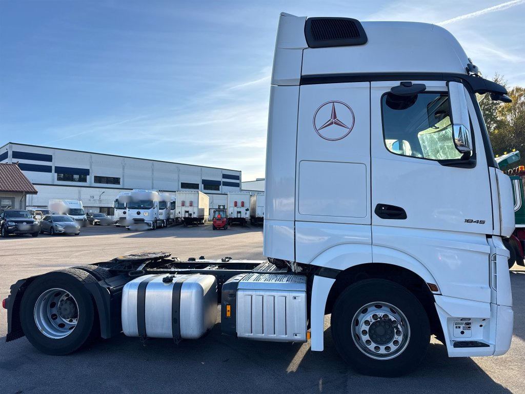 MERCEDES-BENZ L 1845 - Cabeza tractora: foto 4 MERCEDES-BENZ L 1845 - Cabeza tractora: foto 4