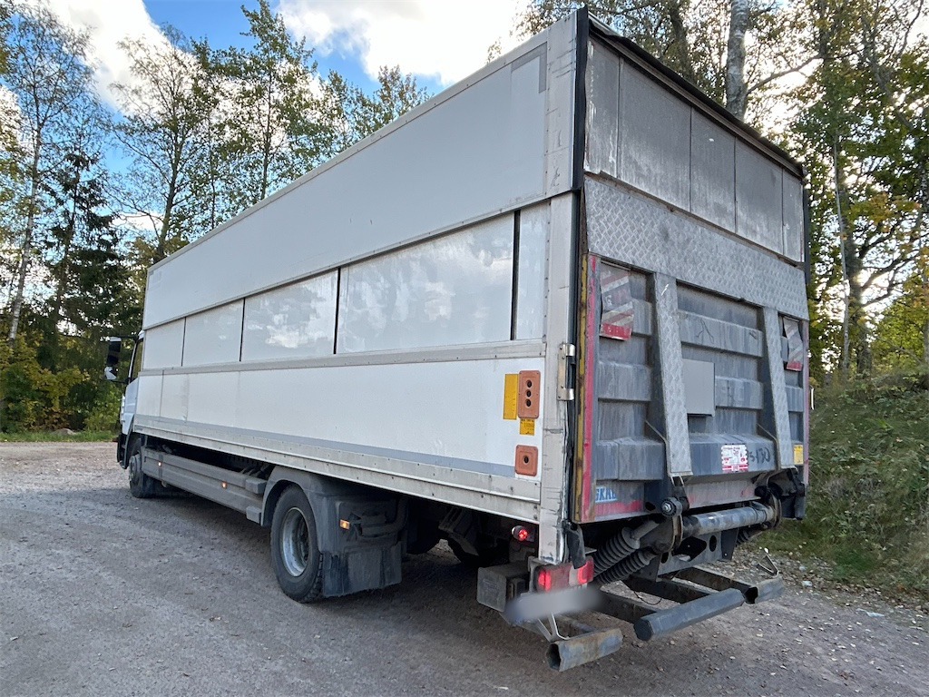 MERCEDES-BENZ Atego 967PKX3 skåp med höj-och sänkbart tak - Camión: foto 5 MERCEDES-BENZ Atego 967PKX3 skåp med höj-och sänkbart tak - Camión: foto 5