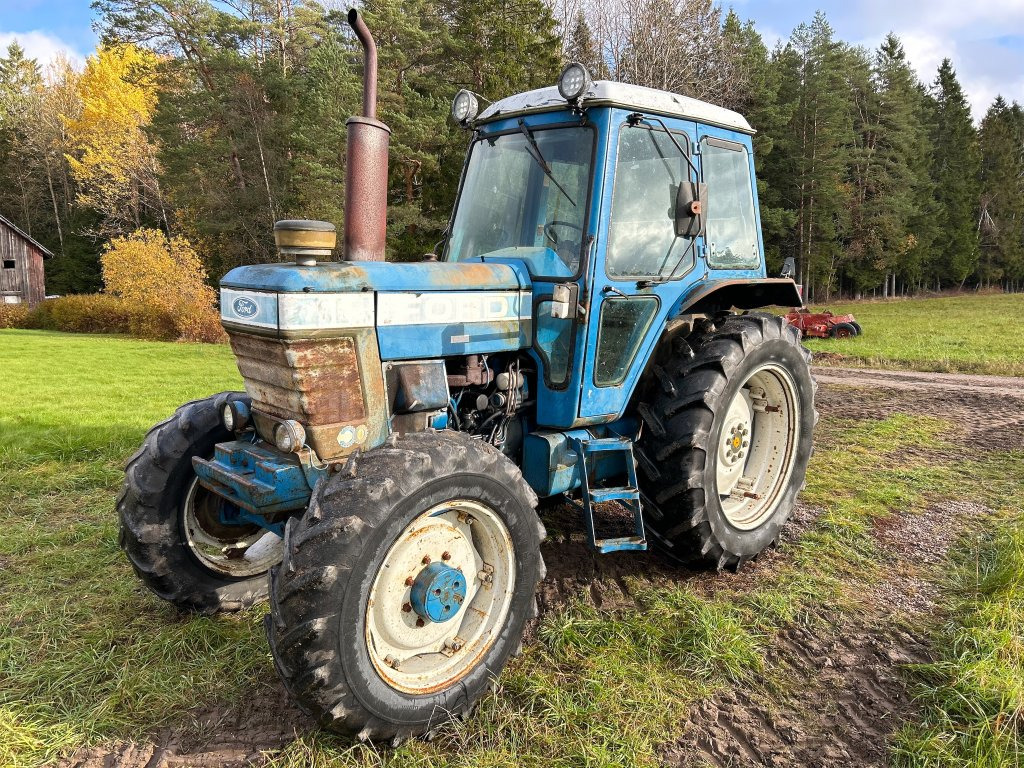FORD 7710 4WD med trepunkts adapter - Tractor: foto 1 FORD 7710 4WD med trepunkts adapter - Tractor: foto 1