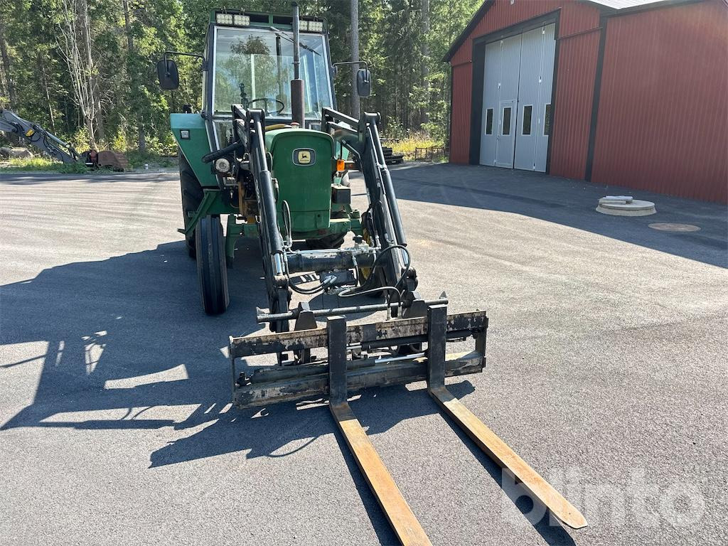 JOHN DEERE 2130 - Tractor: foto 2 JOHN DEERE 2130 - Tractor: foto 2