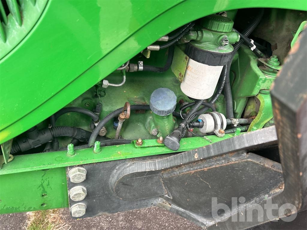 JOHN DEERE 5820 - Tractor: foto 5 JOHN DEERE 5820 - Tractor: foto 5