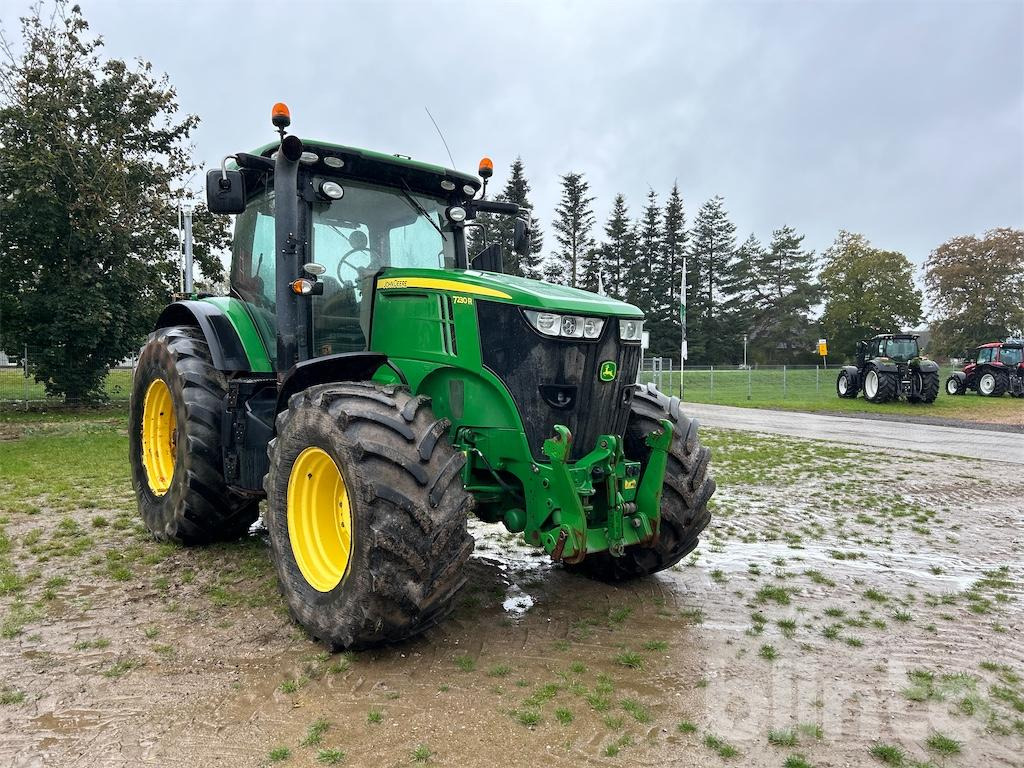 John Deere 7230 R (2015) - Tractor: foto 2 John Deere 7230 R (2015) - Tractor: foto 2