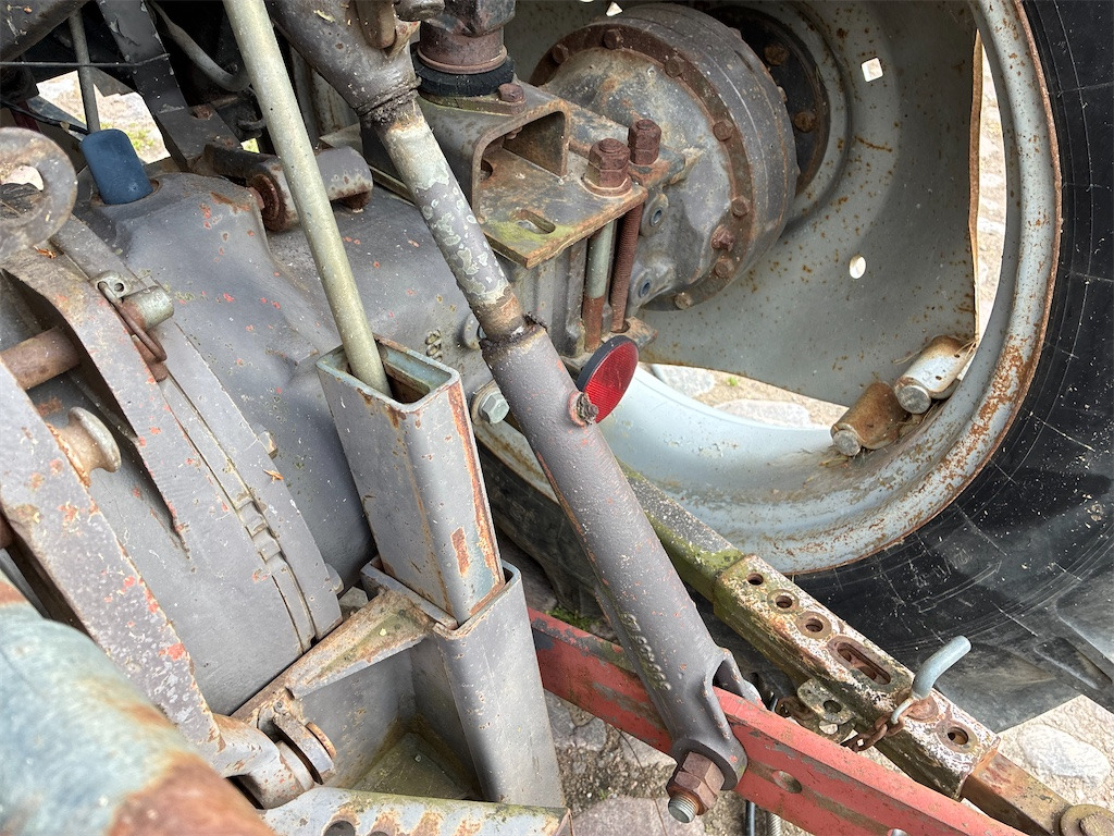 Tractor MF 350-2 WD: foto 41
