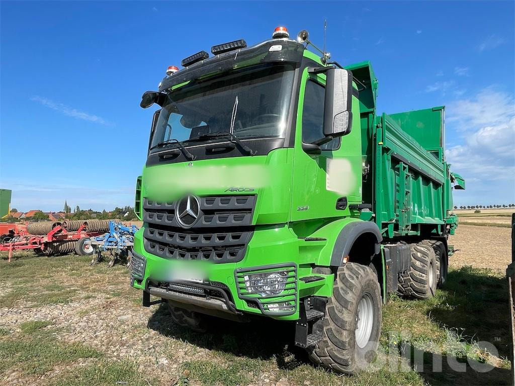 Mercedes Benz AROCS 3351 AK (2020) mit TEBBE Aufbau - Esparcidor de estiércol: foto 1 Mercedes Benz AROCS 3351 AK (2020) mit TEBBE Aufbau - Esparcidor de estiércol: foto 1
