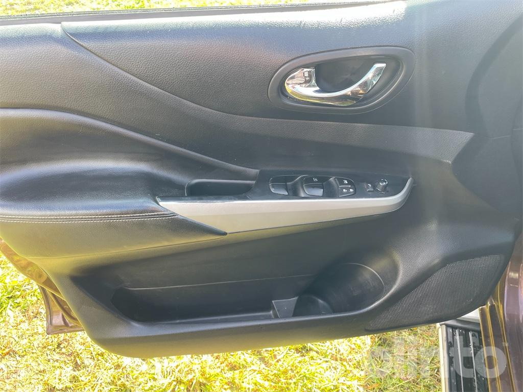 Pick-up NISSAN: foto 21