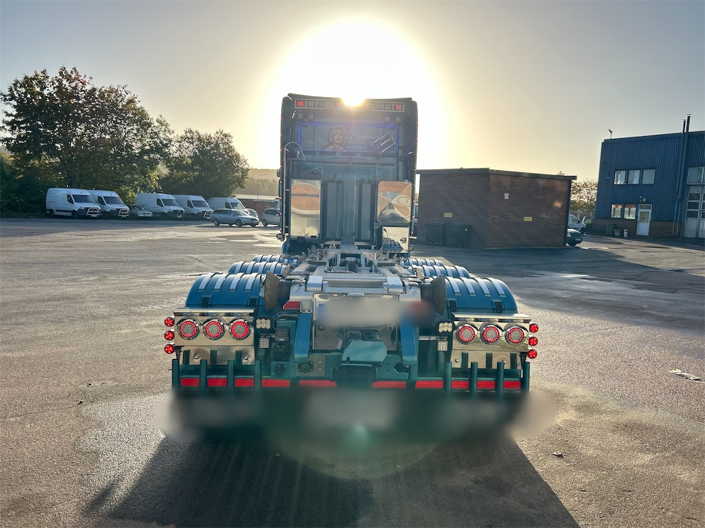 SCANIA R560LB 8X4 med HIAB 24T krok - Camión multibasculante: foto 5 SCANIA R560LB 8X4 med HIAB 24T krok - Camión multibasculante: foto 5