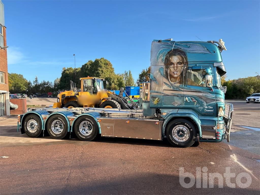 SCANIA R560LB 8X4 med HIAB 24T krok - Camión multibasculante: foto 2 SCANIA R560LB 8X4 med HIAB 24T krok - Camión multibasculante: foto 2