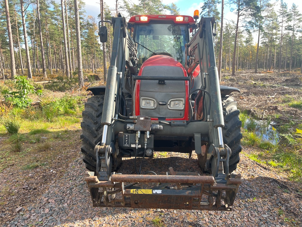 VALTRA T140-4 - Tractor: foto 2 VALTRA T140-4 - Tractor: foto 2