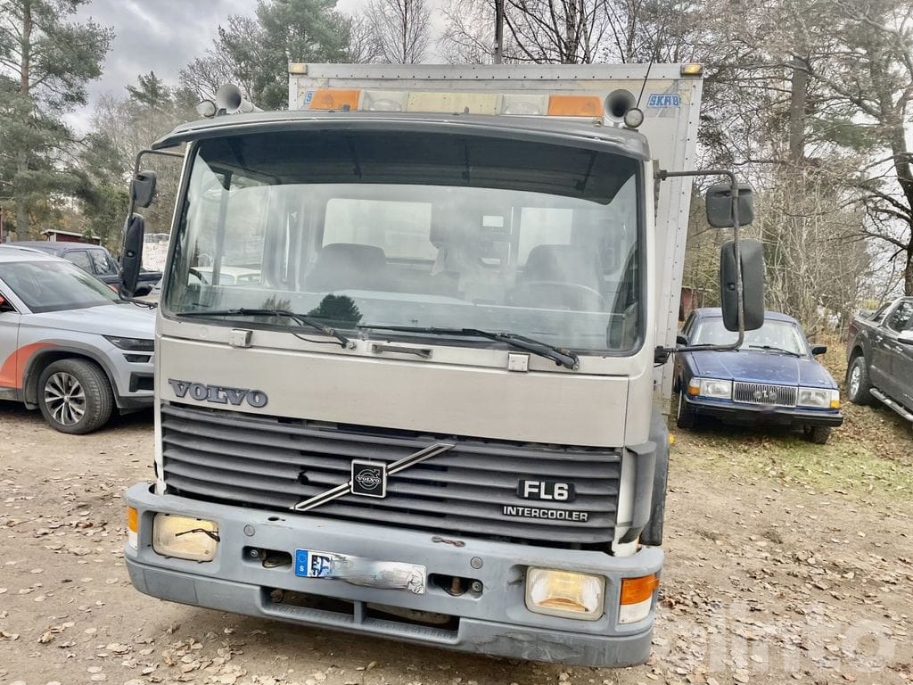 Camión caja abierta VOLVO FL612 4X2 med ramper: foto 6 Camión caja abierta VOLVO FL612 4X2 med ramper: foto 6