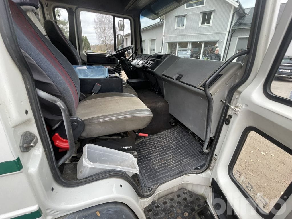 Camión caja abierta VOLVO FL612 4X2 med ramper: foto 16 Camión caja abierta VOLVO FL612 4X2 med ramper: foto 16