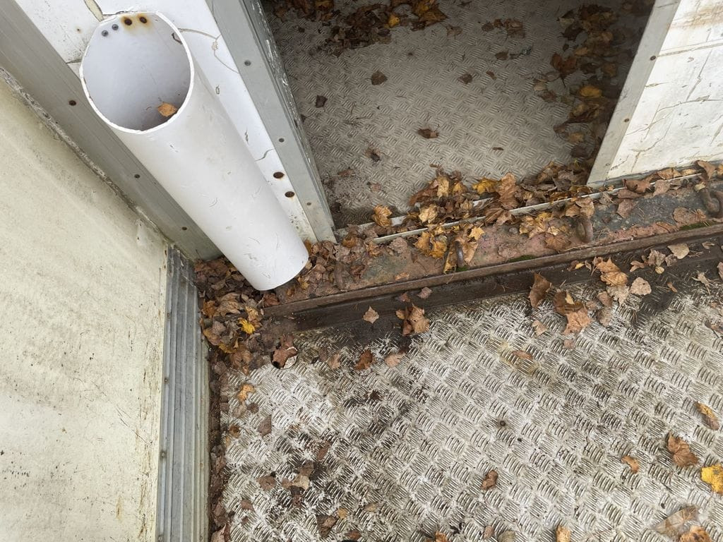 Camión caja abierta VOLVO FL612 4X2 med ramper: foto 33 Camión caja abierta VOLVO FL612 4X2 med ramper: foto 33