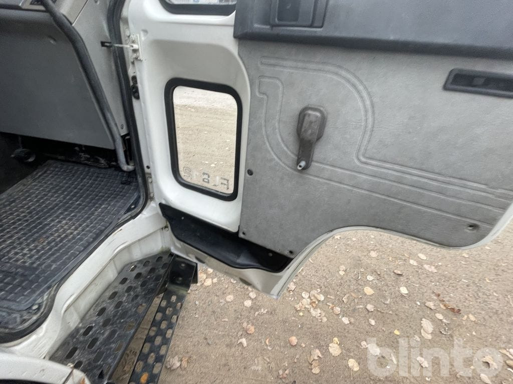 Camión caja abierta VOLVO FL612 4X2 med ramper: foto 19 Camión caja abierta VOLVO FL612 4X2 med ramper: foto 19