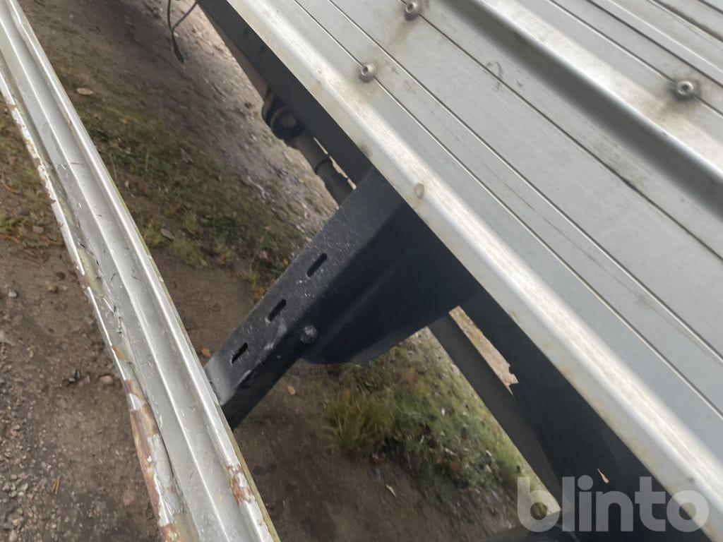 Camión caja abierta VOLVO FL612 4X2 med ramper: foto 45 Camión caja abierta VOLVO FL612 4X2 med ramper: foto 45