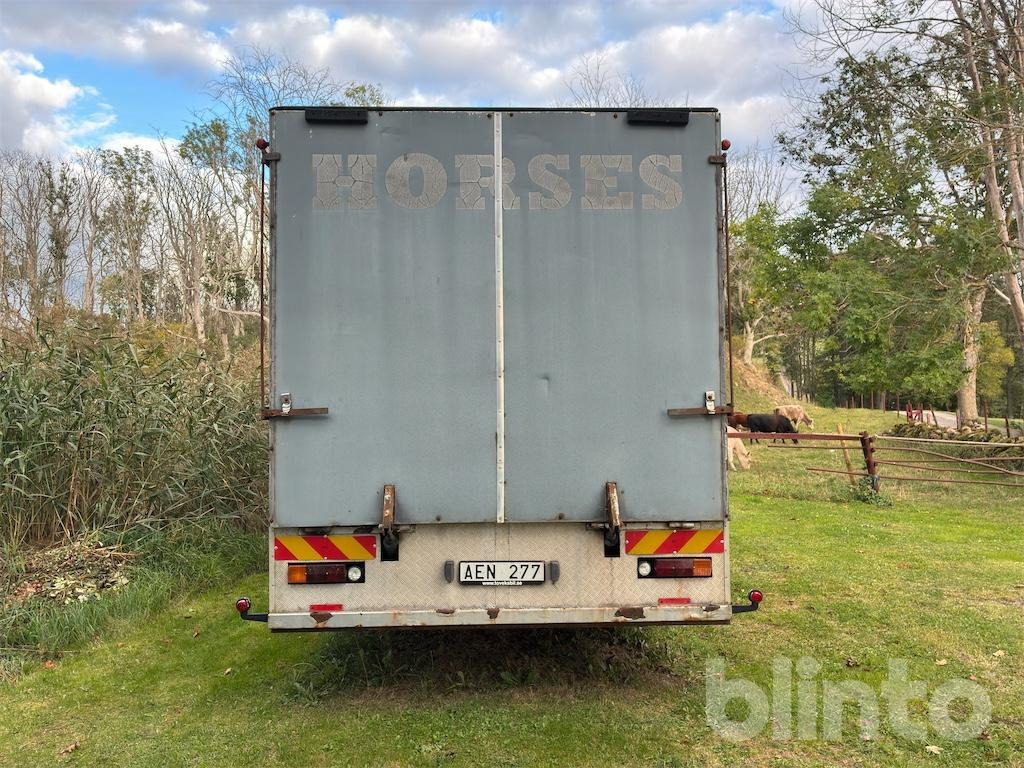 VOLVO FL614 - Camión para caballos: foto 4 VOLVO FL614 - Camión para caballos: foto 4