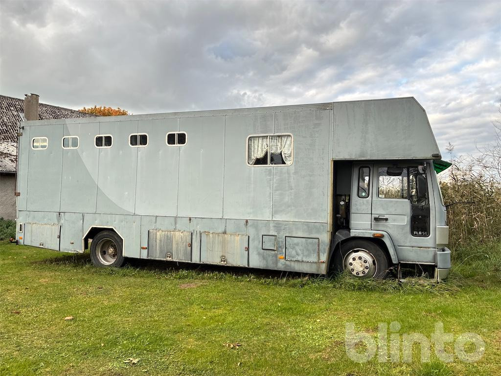 VOLVO FL614 - Camión para caballos: foto 1 VOLVO FL614 - Camión para caballos: foto 1