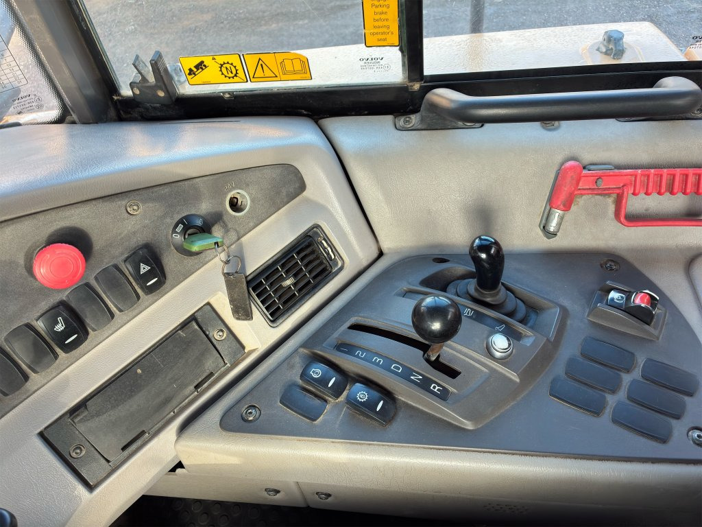 Dúmper articulado Volvo A30F: foto 49