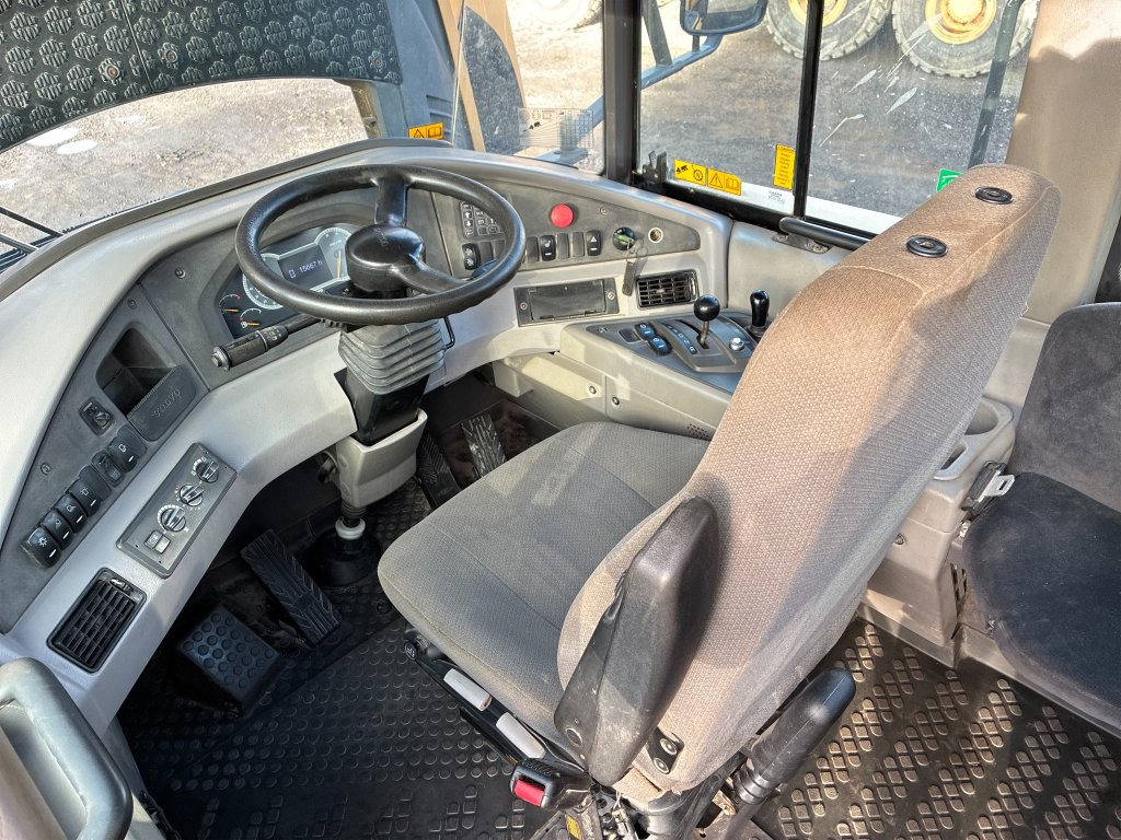 Dúmper articulado Volvo A30F: foto 43