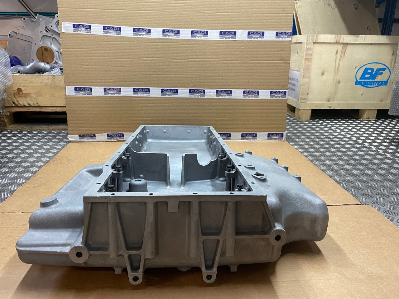 COPPA OLIO MOTORE BUS - 51058015764 - MAN D2066LOH26 - D2676LOH - Cárter de aceite para Autobús: foto 1 COPPA OLIO MOTORE BUS - 51058015764 - MAN D2066LOH26 - D2676LOH - Cárter de aceite para Autobús: foto 1