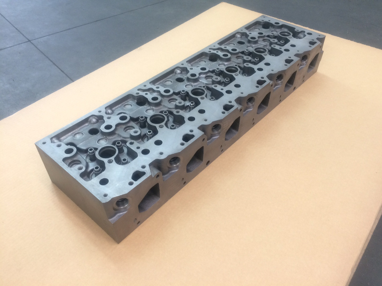 TESTATA CILINDRO - MAN 51031006095 - MOTORE MAN D0836 Common Rail - Cabezal de bloque: foto 2 TESTATA CILINDRO - MAN 51031006095 - MOTORE MAN D0836 Common Rail - Cabezal de bloque: foto 2