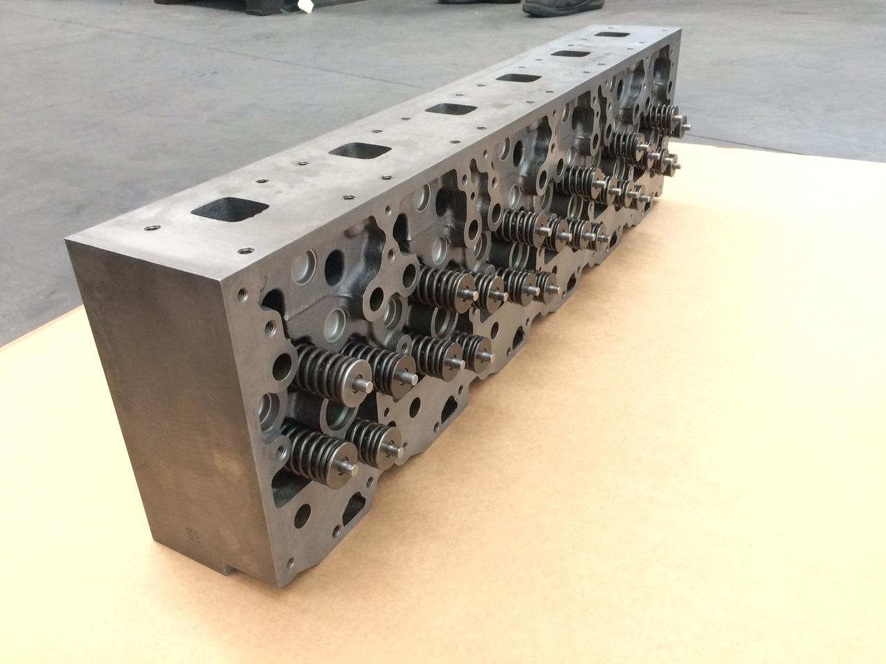 TESTATA CILINDRO MAN 51031006273 - MOTORE MAN D0836 Common Rail - Cabezal de bloque: foto 4 TESTATA CILINDRO MAN 51031006273 - MOTORE MAN D0836 Common Rail - Cabezal de bloque: foto 4